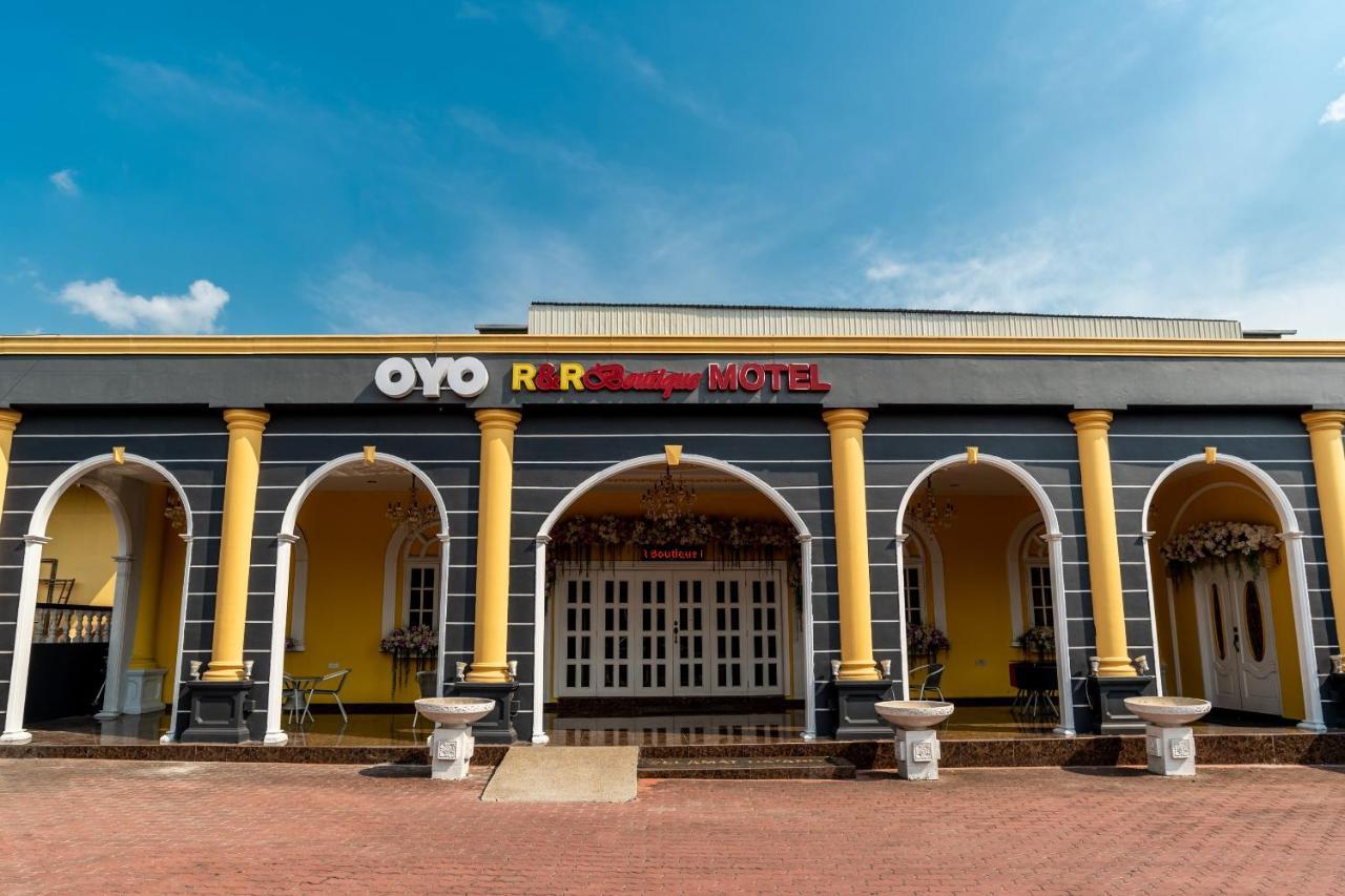 ג'והור בהרו Oyo 1228 R & R Motel מראה חיצוני תמונה