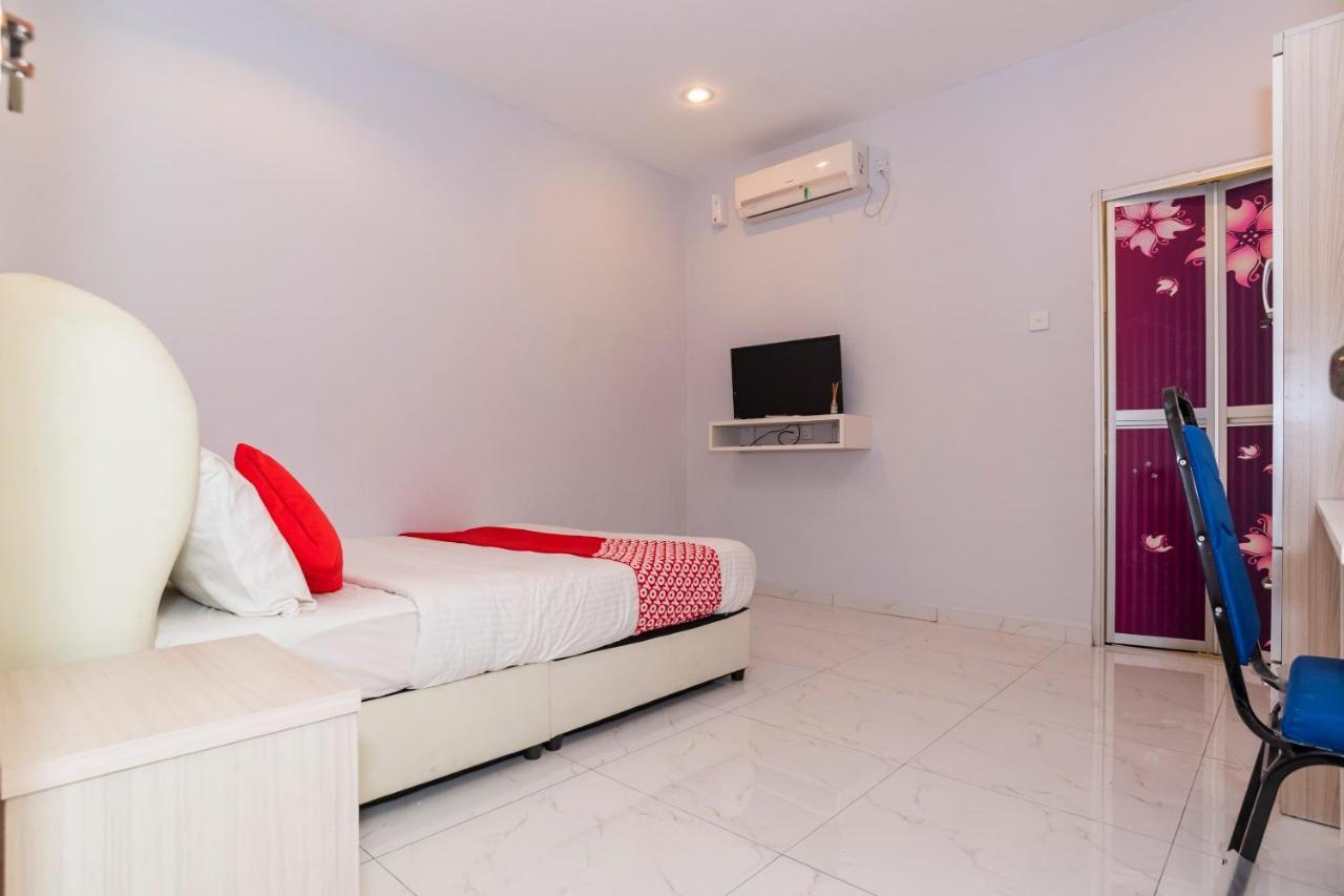 ג'והור בהרו Oyo 1228 R & R Motel מראה חיצוני תמונה