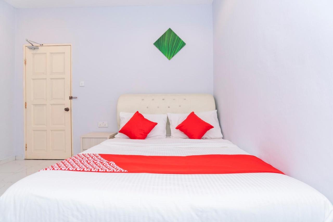 ג'והור בהרו Oyo 1228 R & R Motel מראה חיצוני תמונה