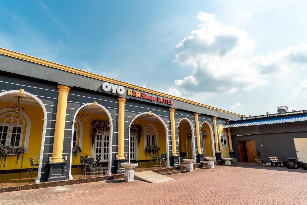 ג'והור בהרו Oyo 1228 R & R Motel מראה חיצוני תמונה