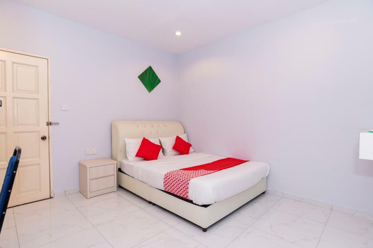 ג'והור בהרו Oyo 1228 R & R Motel מראה חיצוני תמונה