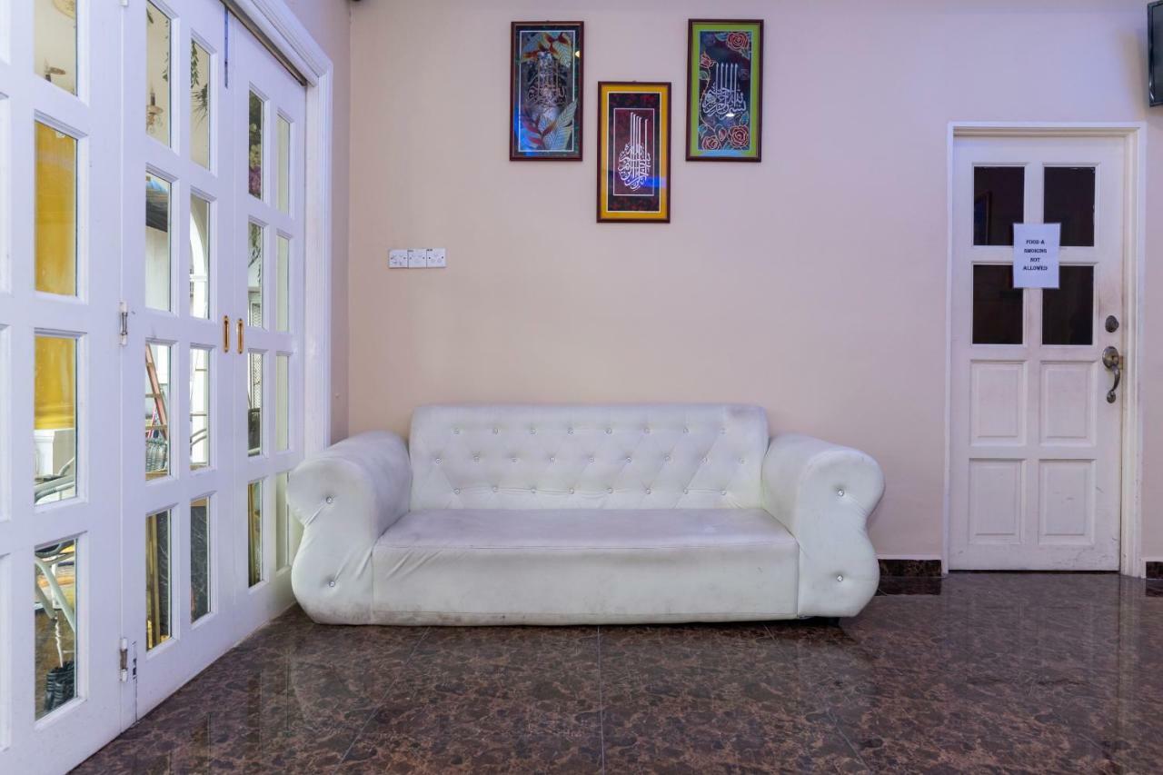ג'והור בהרו Oyo 1228 R & R Motel מראה חיצוני תמונה