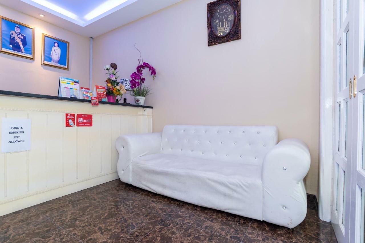 ג'והור בהרו Oyo 1228 R & R Motel מראה חיצוני תמונה