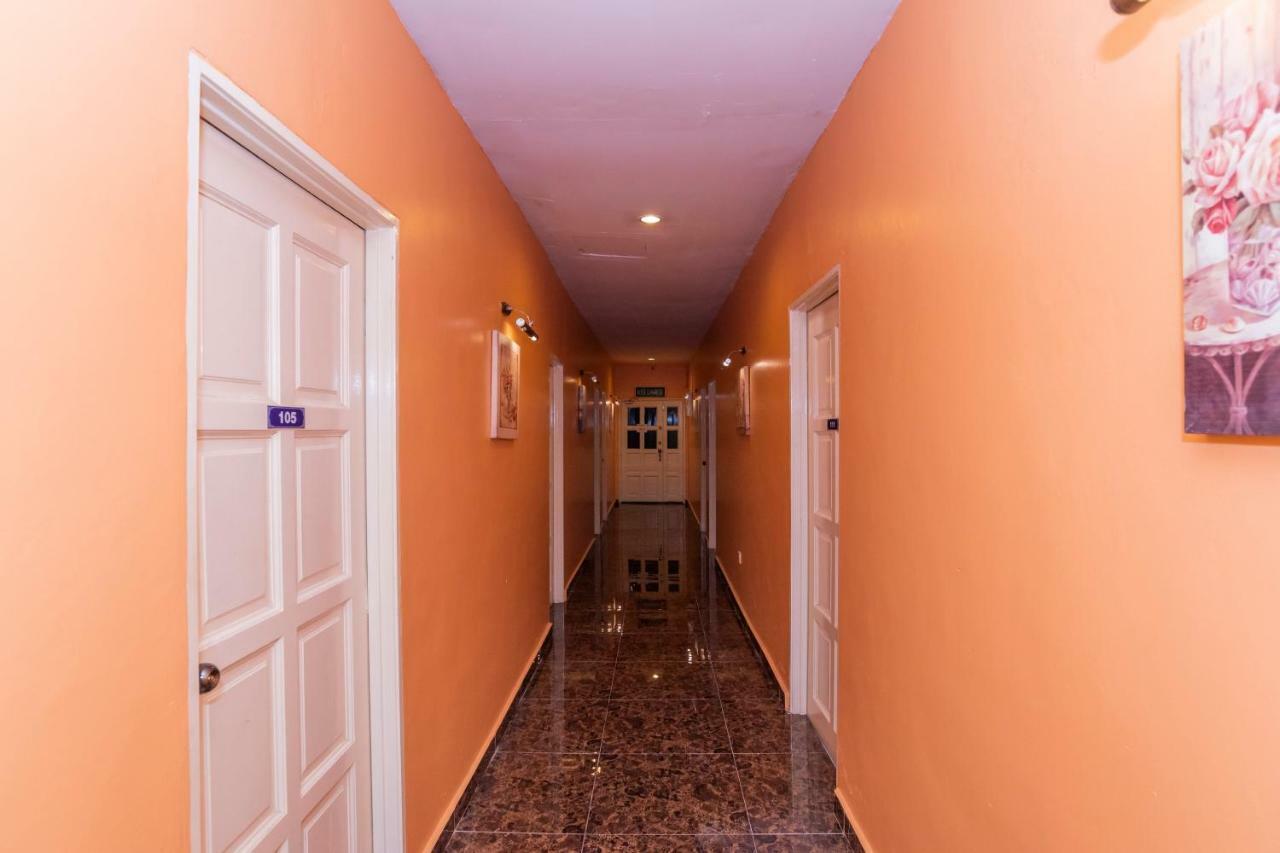 ג'והור בהרו Oyo 1228 R & R Motel מראה חיצוני תמונה