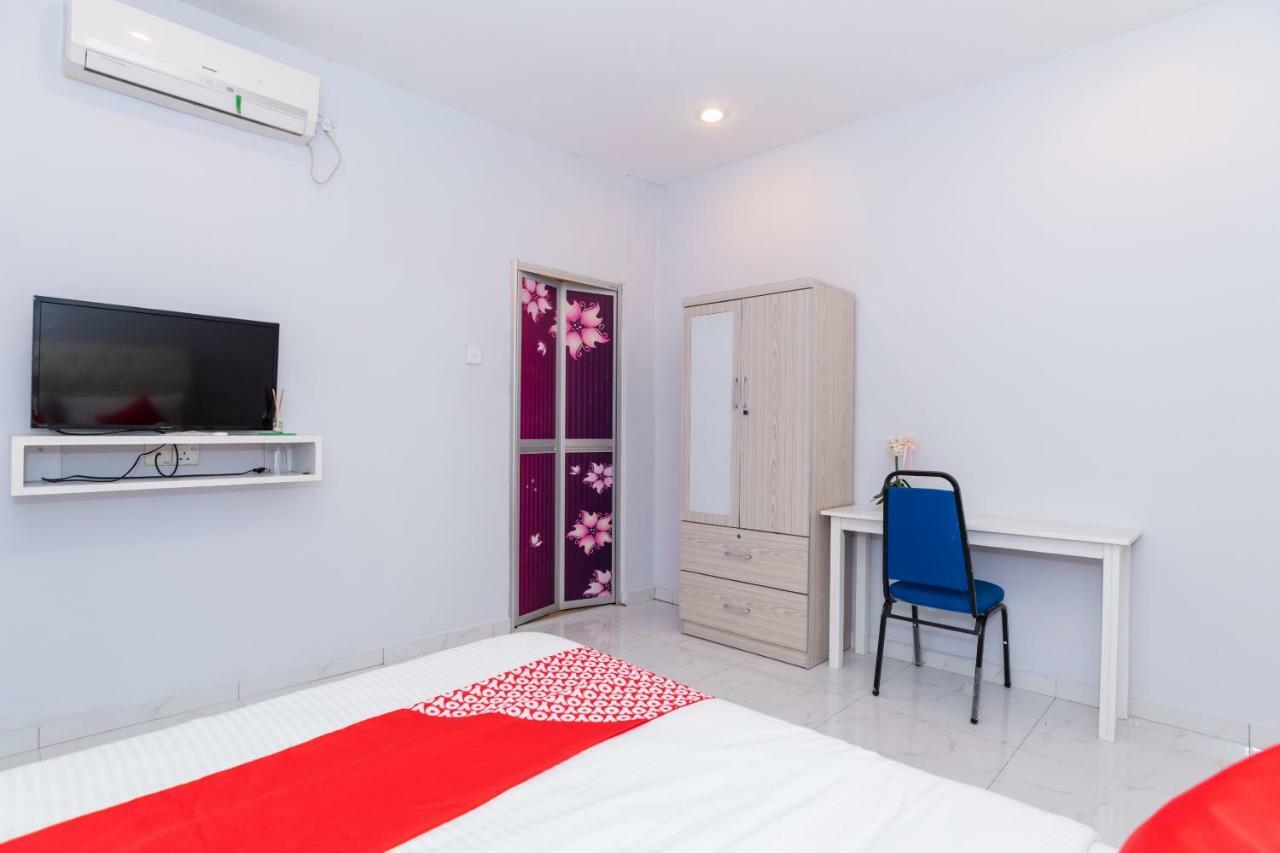 ג'והור בהרו Oyo 1228 R & R Motel מראה חיצוני תמונה