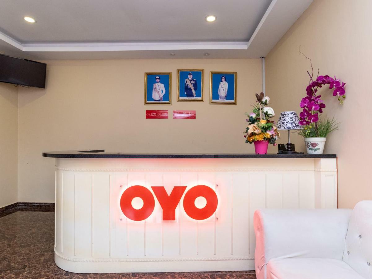 ג'והור בהרו Oyo 1228 R & R Motel מראה חיצוני תמונה