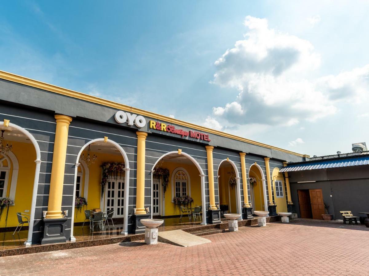 ג'והור בהרו Oyo 1228 R & R Motel מראה חיצוני תמונה